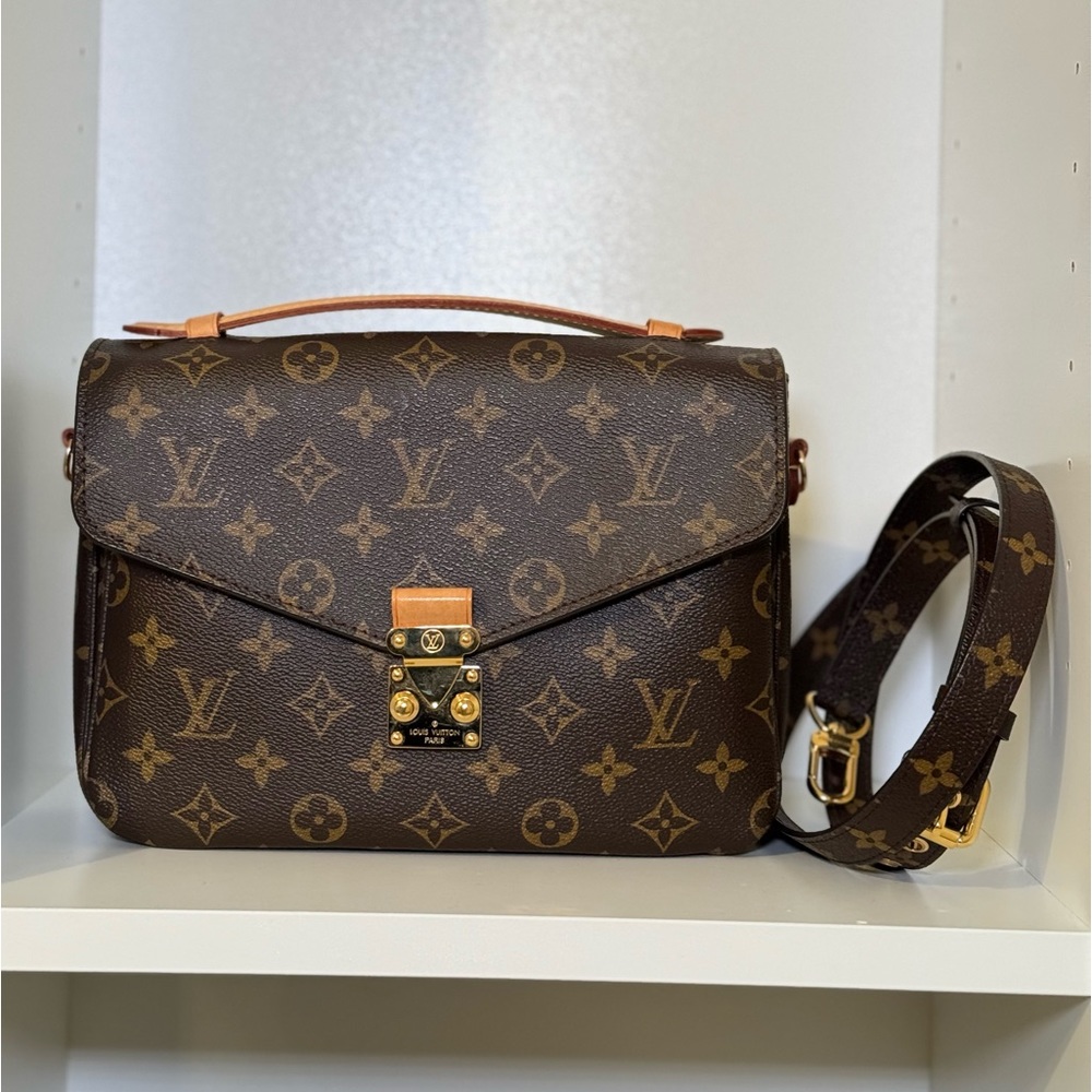 Authentic Louis Vuitton Pochette Metis